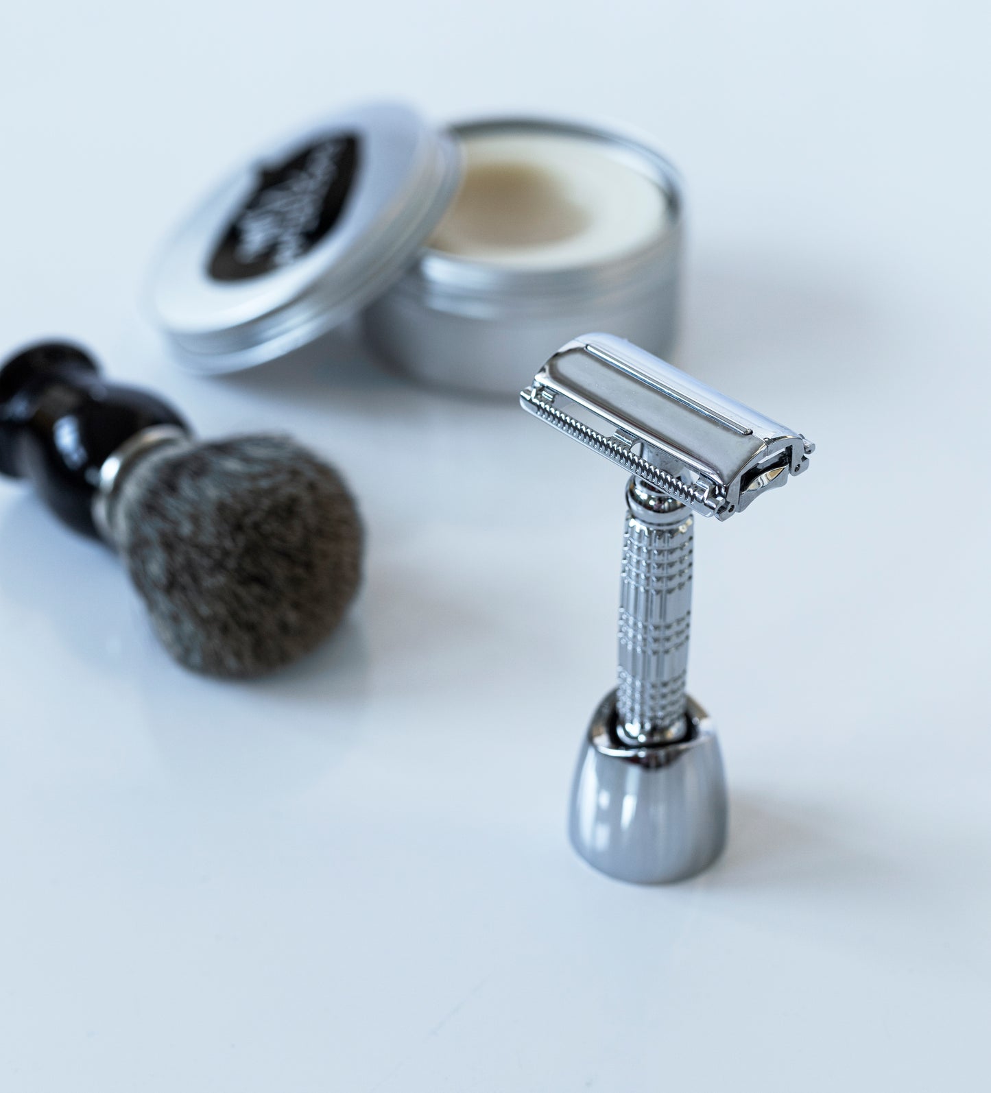 SustainaBLAH Safety Razor Stand - The Minimalist Silver Edition